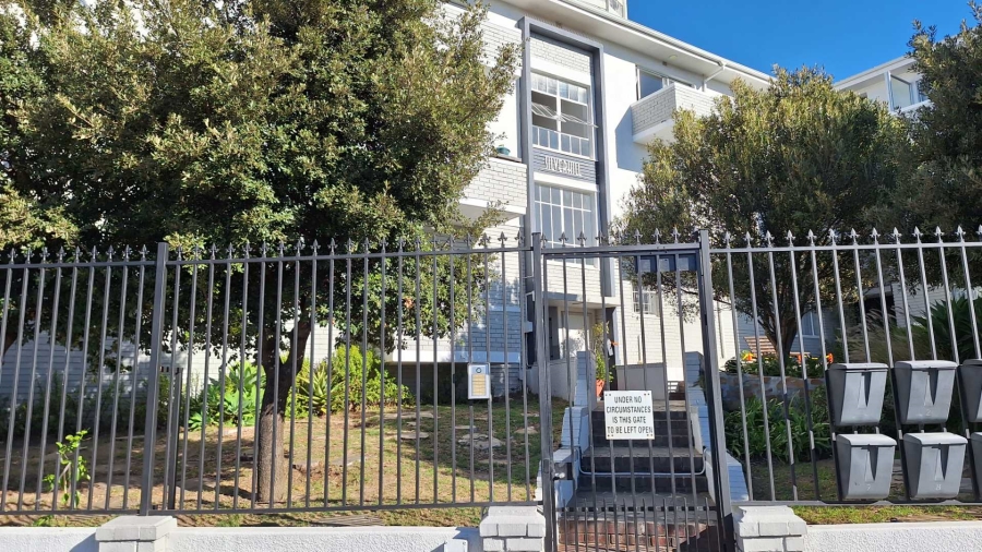2 Bedroom Property for Sale in Vredehoek Western Cape
